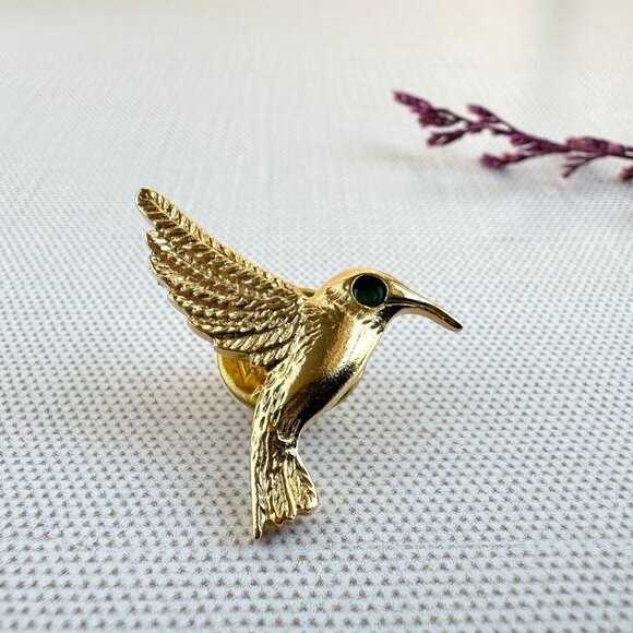 Vintage Gold-Tone Hummingbird Pin With Green Eye Accent & Push Back Closure - Picture 1 of 5